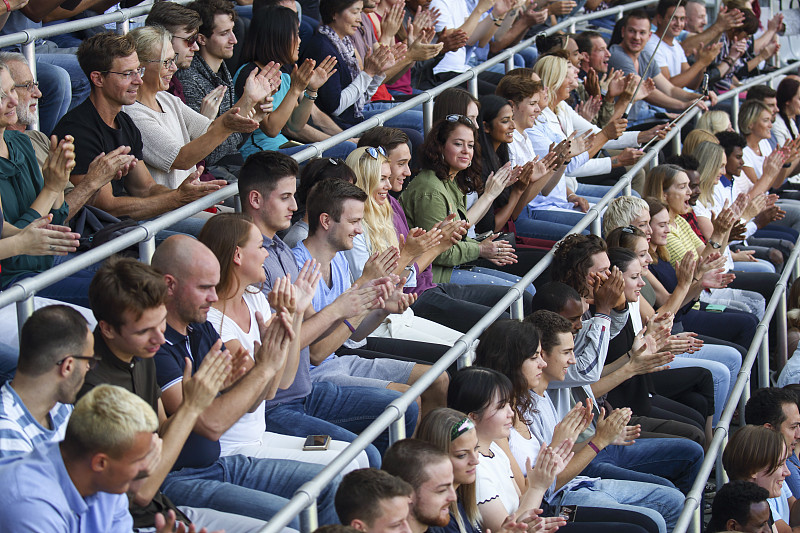 德约科维奇迎来五赛季出色发挥，日本队观众热烈欢呼！-爱游戏app